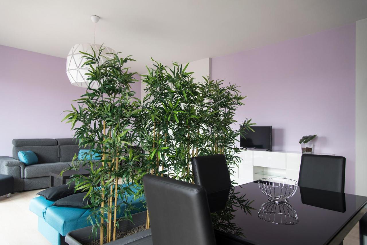Youhosty - Inganni 74, Milan